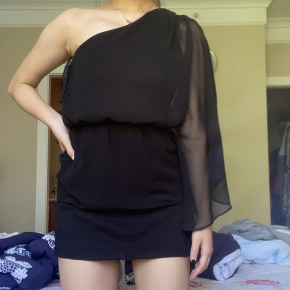 AX PARIS ONE SHOULDER SHEER SLEEVE FORMAL Dress - Picture 2 of 8